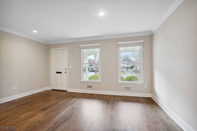 Building Photo - 25 Ruthven Pl