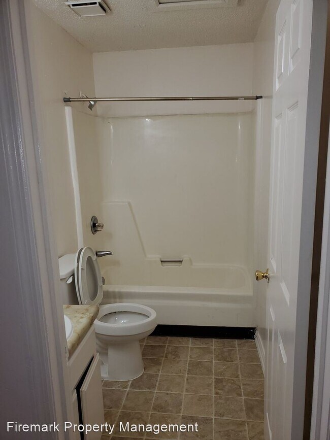 Building Photo - 2 br, 1 bath House - 214 Greenleaf Circle