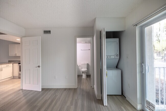 1BR, 1BA - Sun Pointe Springs Apartments