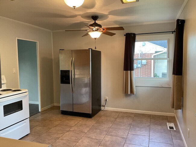 Foto del edificio - 3406 Three Oaks Dr