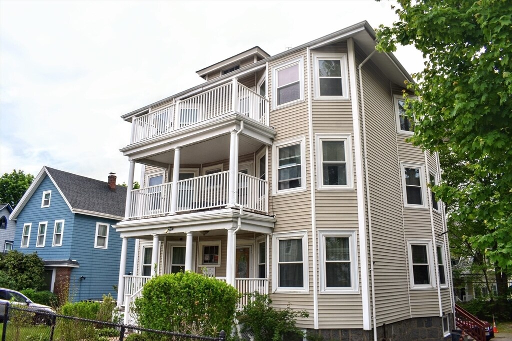 Foto principal - 1086 River St
