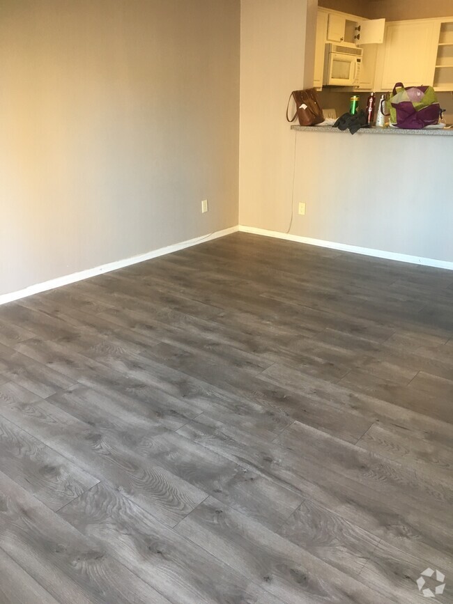 Building Photo - 3550 Lebon Dr