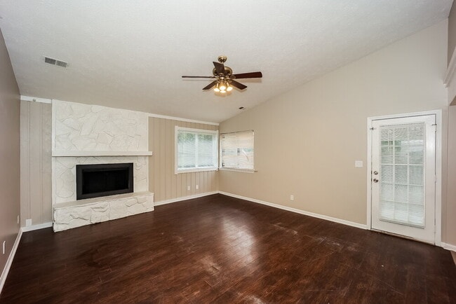 Foto del edificio - 596 Post Oak Rd