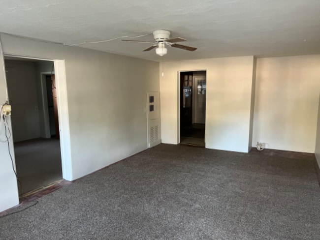 Building Photo - 4042 Lake Saunders Dr