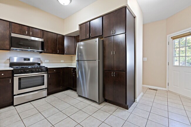 Building Photo - 2736 Odlum Dr