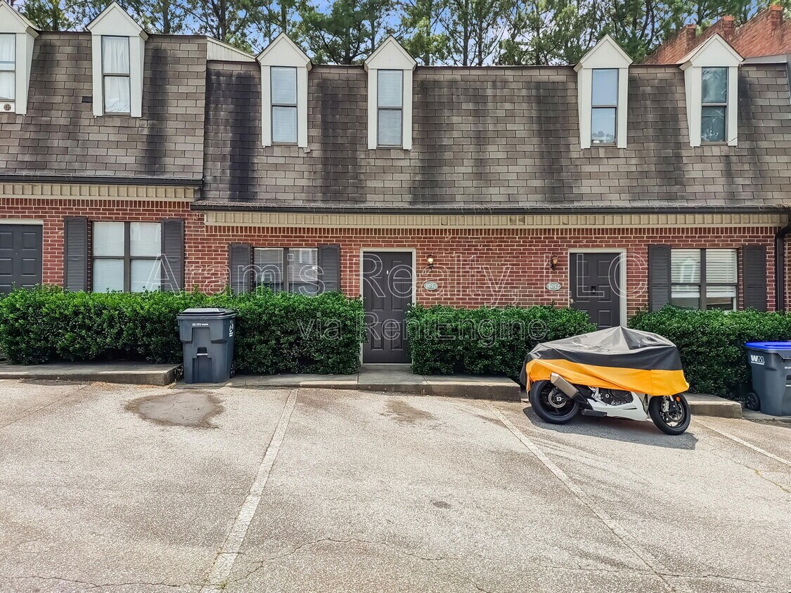 Primary Photo - 5050 Top Cat Ct