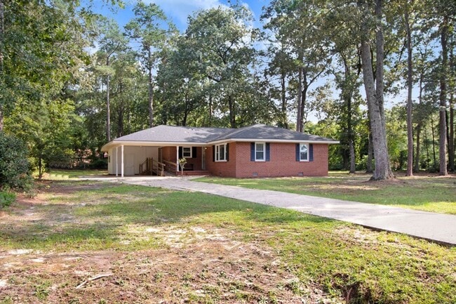 Building Photo - 3 BR, 1.5 BA Brick Ranch in Goldsboro