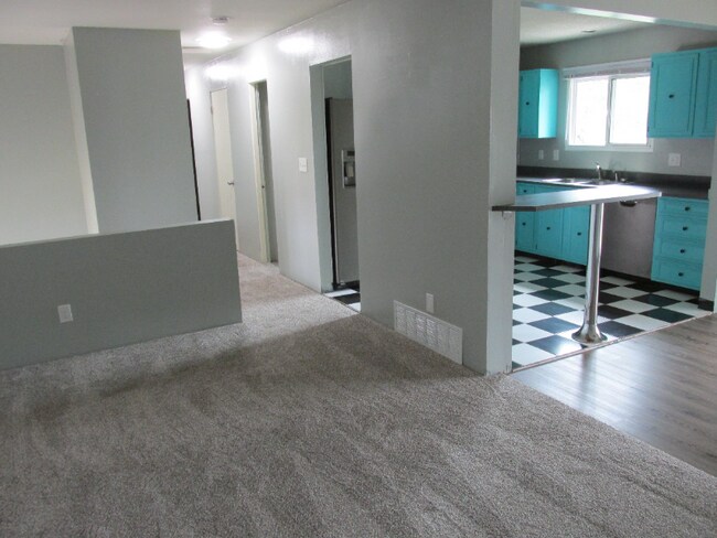 Building Photo - 3006 Carmel Dr