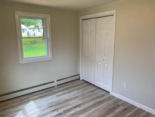 Bedroom with closet - 55 Falvey St