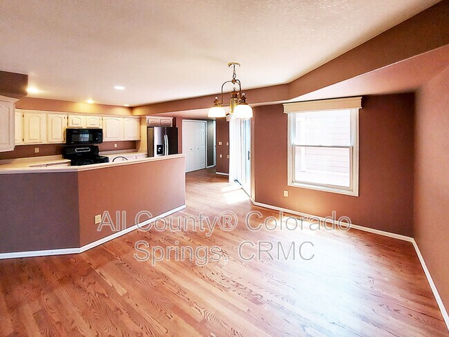 Foto del edificio - 6568 Foxdale Cir