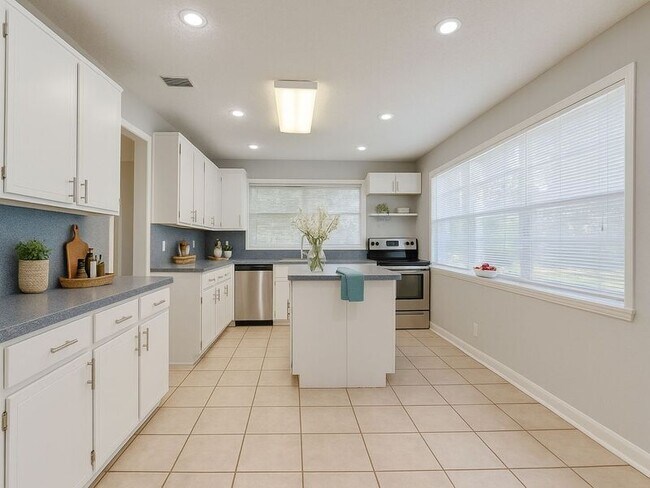 Foto del edificio - 5716 Banyan Dr