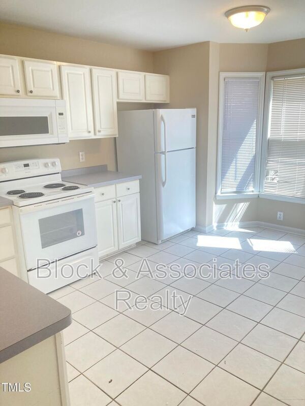 Foto del edificio - 404 Creekway Dr