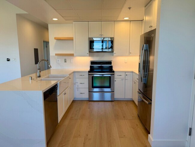 Foto del edificio - Corner Unit With Views