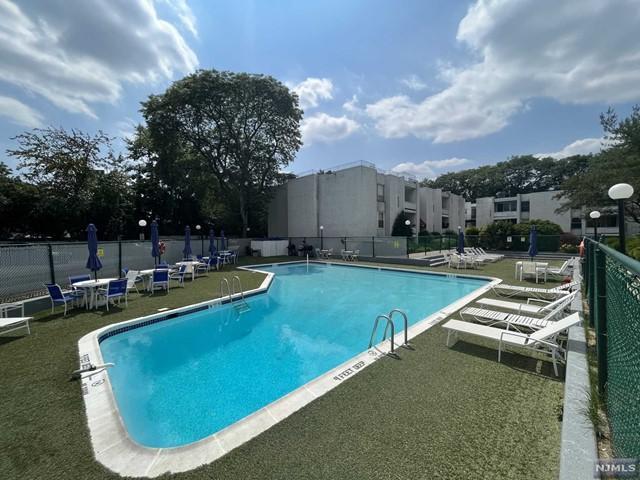 Foto del edificio - 456 River Rd