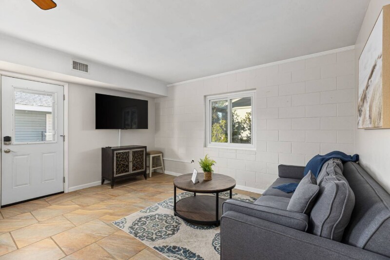 Foto principal - 321 W Kalmia St