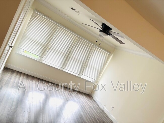 Building Photo - 4202 N Sacramento Ave