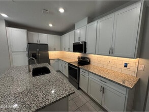 Building Photo - 775 E Furness Dr