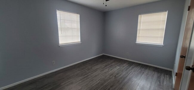 Building Photo - Beautiful and Spacious Home with a Large B...