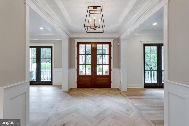Foto del edificio - 5615 McLean Dr