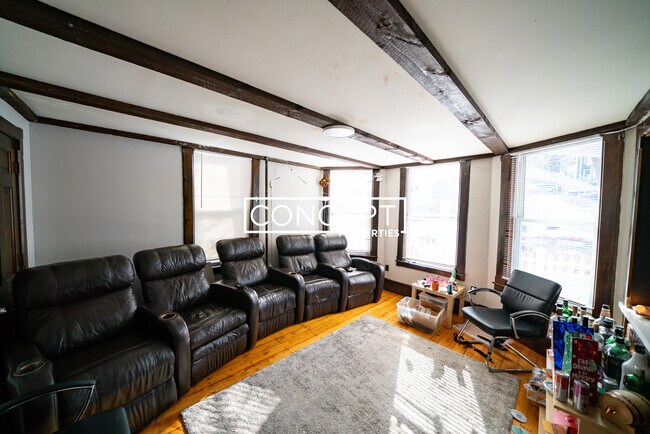 Building Photo - 154 Calumet St