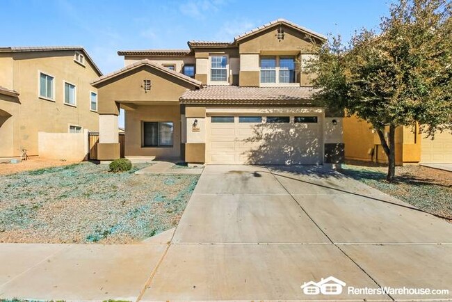 Building Photo - Large 6 bed 3 full bath 2 story huge home ...