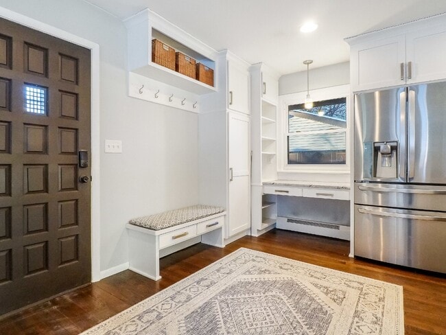 Building Photo - Open and Updated 2-Bed Home with Granite & Hardwood  in Arden Hills! Pets welcome