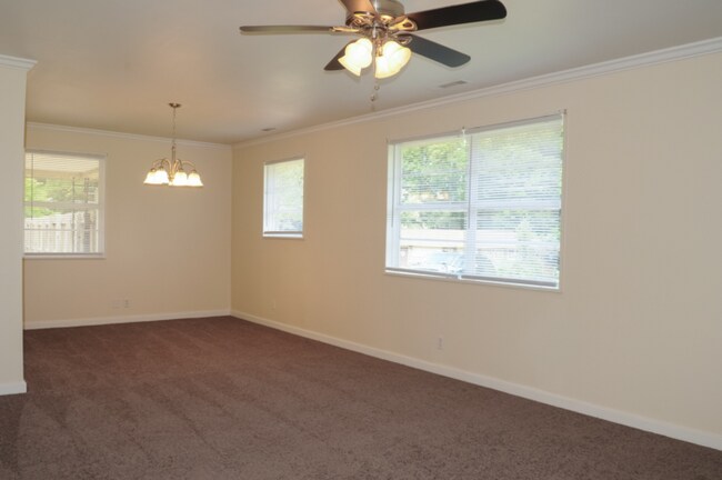 Building Photo - Plenty of Space!