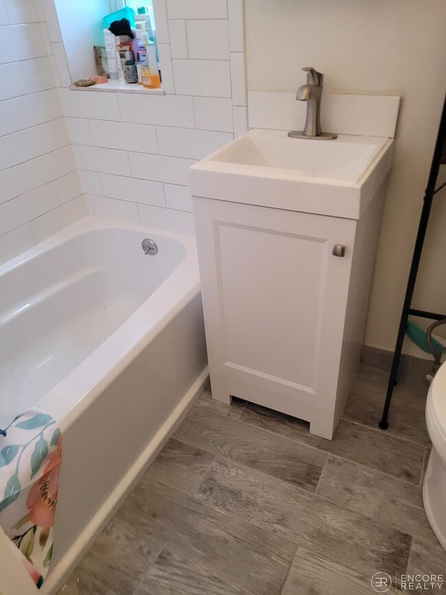 Foto del edificio - 110 Brainerd Rd