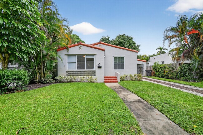 Foto del edificio - 2817 Poinsettia Ave