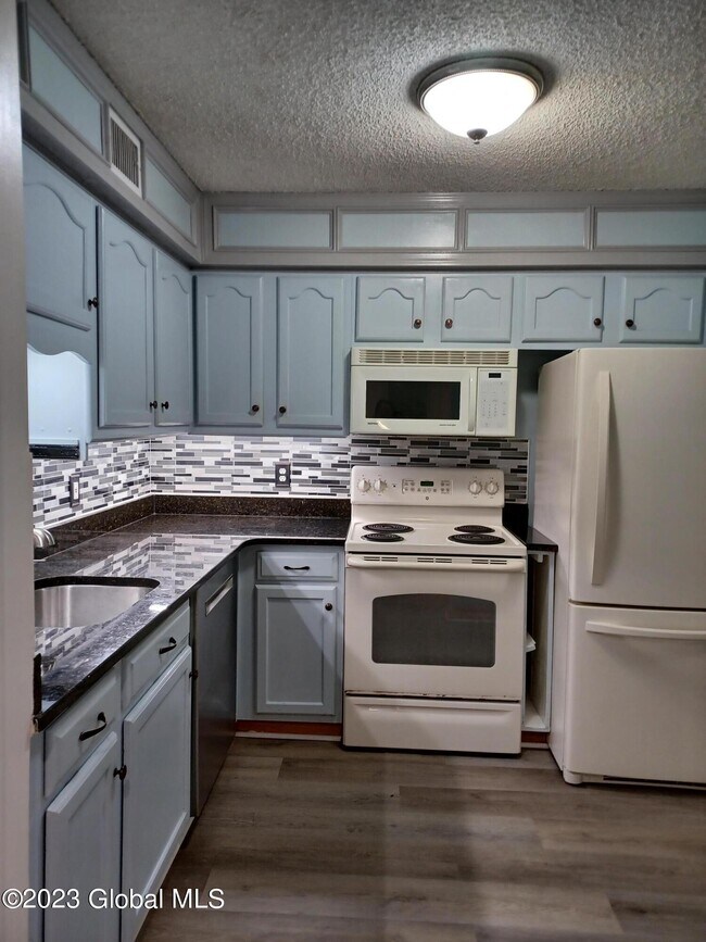 4041 Chaucer Pl, Slingerlands, NY 12159 Townhome Rentals in