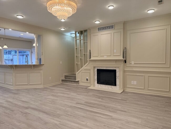 Building Photo - Now Leasing! Bright 3-Bedroom Home with Fenced in Back Yard!