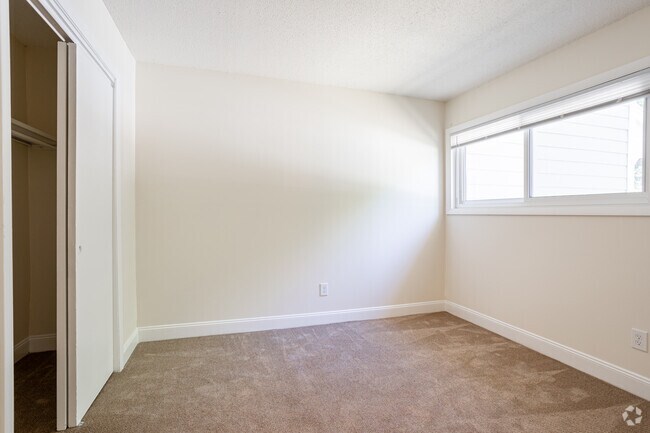 2HAB, 2BA - Beacon Village