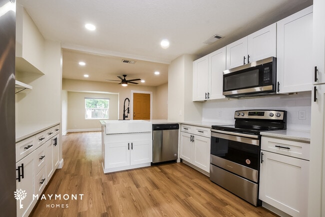 Building Photo - 117 Primrose Ct
