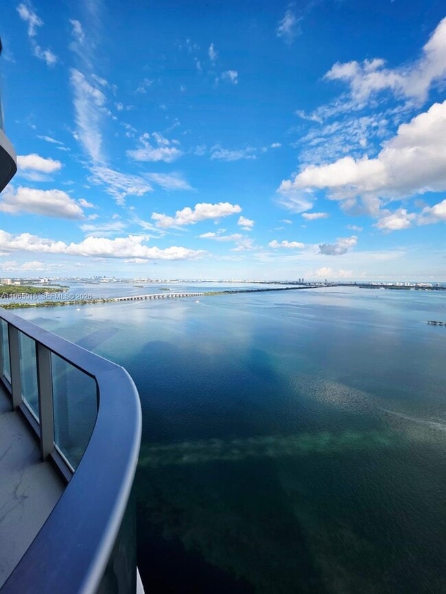 Building Photo - 700 NE 24th St