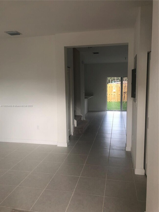 Foto del edificio - 12353 NW 23rd Ct