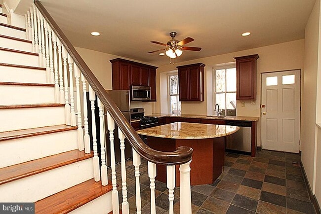 Building Photo - 4713 Umbria St