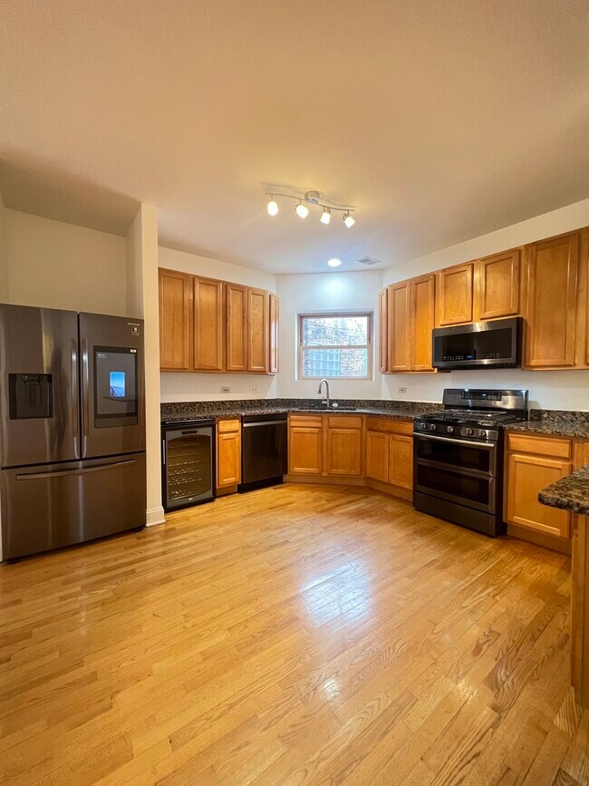 Foto del edificio - 6518 S Greenwood Ave