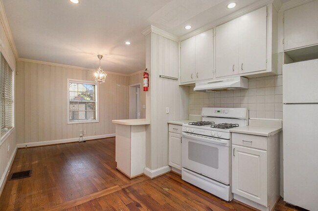 Foto del edificio - 3 bedroom 2 bathroom house