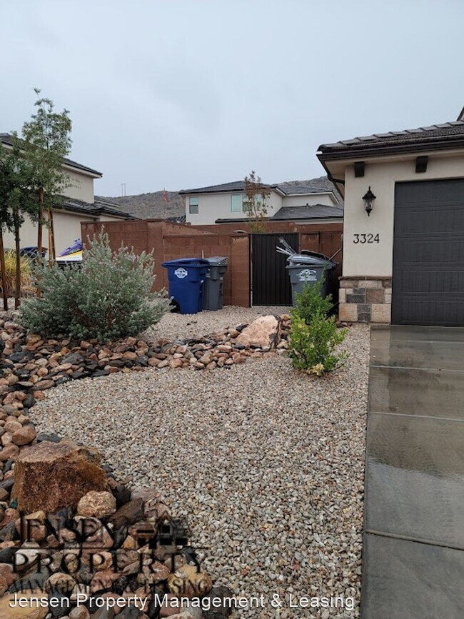 Foto del edificio - 6 br, 3.5 bath House - 3324 East Tanoak