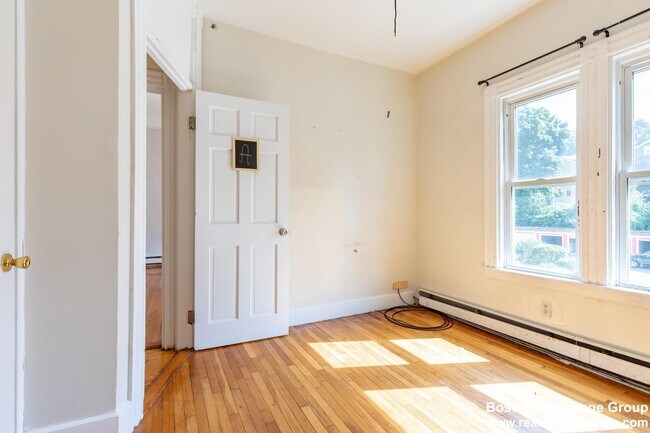 Building Photo - 59-61 Hillside St. Unit 3