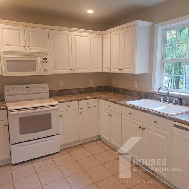 Building Photo - 108 Forrest Dr