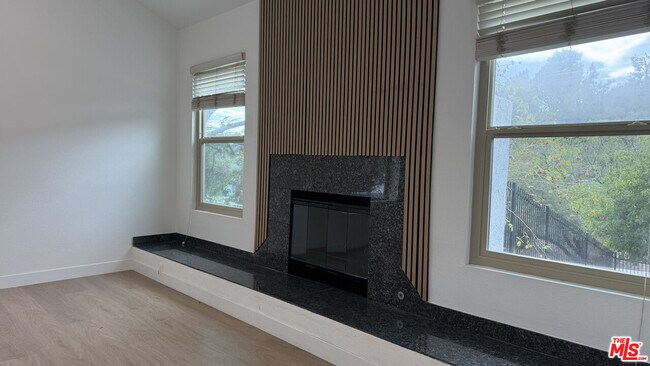 Foto del edificio - 24228 Dry Canyon Cold Creek Rd