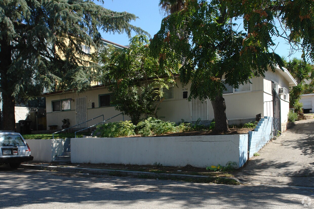 Primary Photo - 10156 Hillhaven Ave
