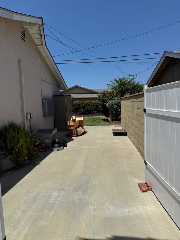 Foto del edificio - 15841 Rollins Ln