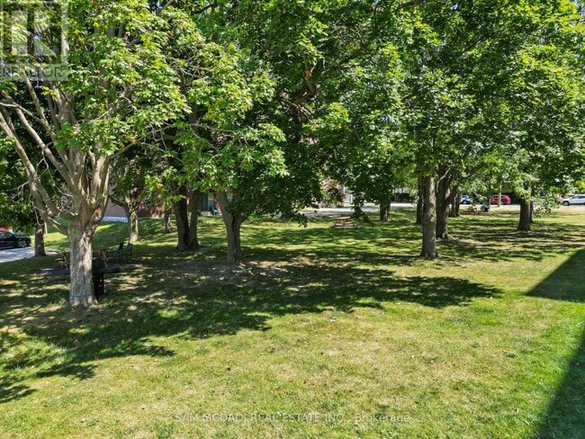 Photo du bâtiment - 62 Spencer St E