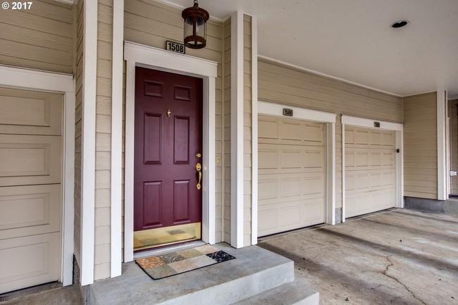 Front Door - 1150 NE Horizon Loop