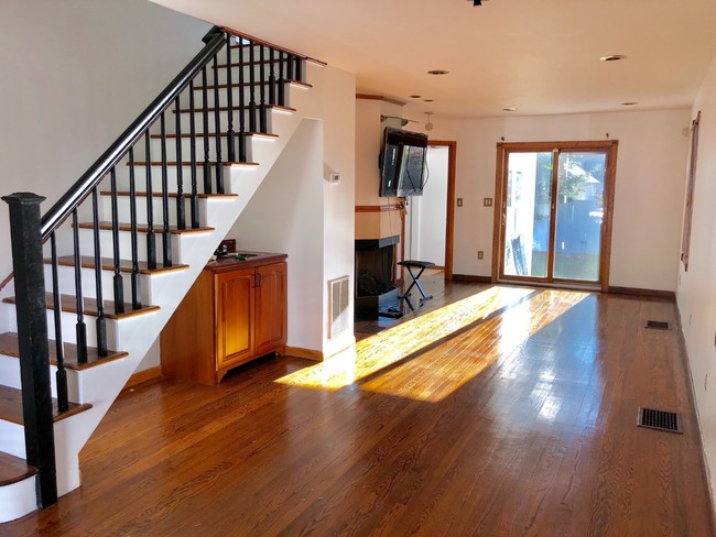 Building Photo - 61 Askins Pl