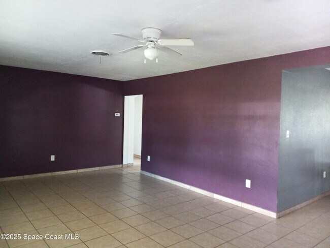 Foto del edificio - 231 N Plumosa St