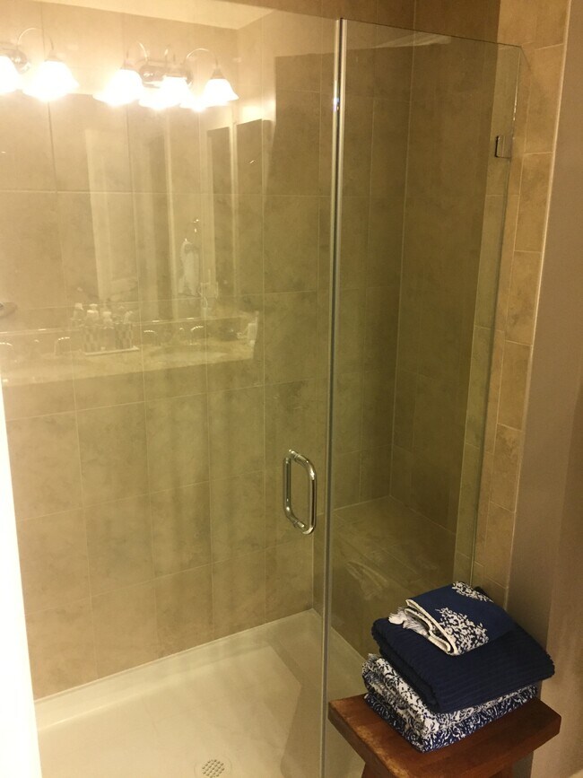 Foto del edificio - 6193 Royal Crest Ln