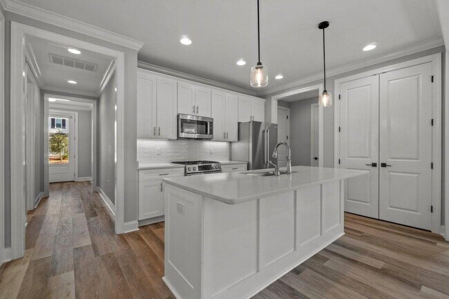 Building Photo - 76 Conifer Ct